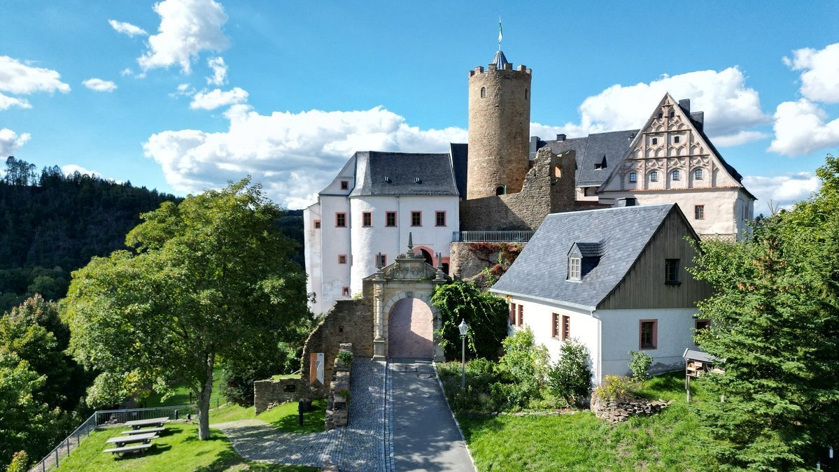 Drohnenaufnahme Burg Scharfenstein im Sommer