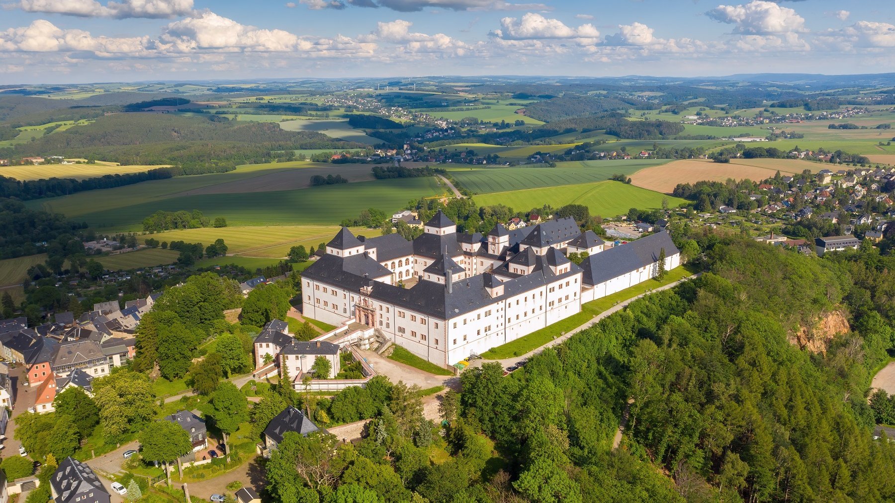 Schloss Augustusburg Drohnenaufnahme Sommer